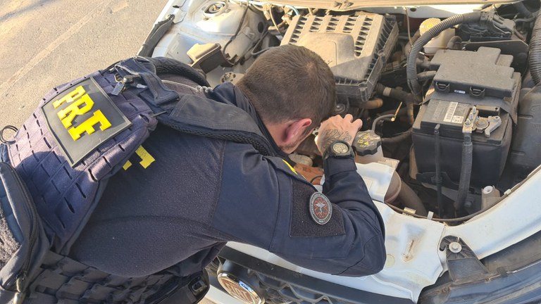 PRF recupera no Recanto das Emas (DF) veículo furtado