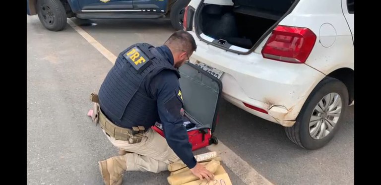 PRF prende casal transportando 10kg de maconha em Alexânia (GO)