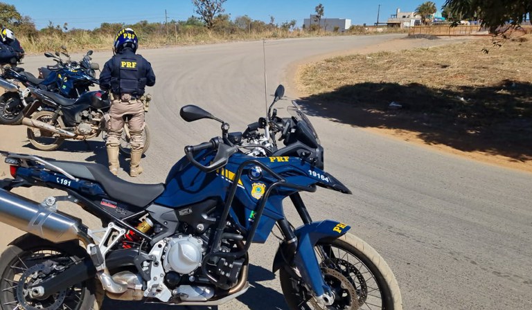 Em Formosa (GO), PRF apreende moto com quase 60 mil em débitos