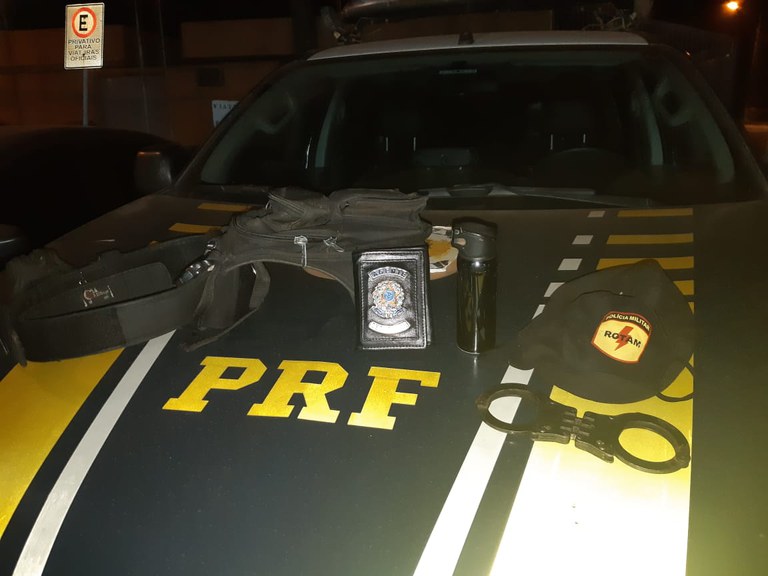 PRF prende na BR 040 homem que se passava por policial para não pagar passagens de ônibus