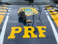 PRF prende dois homens por porte ilegal de arma de fogo na BR 040, próximo à Santa Maria/DF