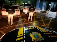 PRF recupera 2 veículos de luxo