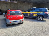PRF apreende veículo e drogas em Linhares/ES