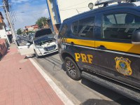 Carro roubado há quase um ano é recuperado pela PRF em Marataízes/ES