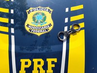PRF prende dois foragidos na BR-101, em Viana