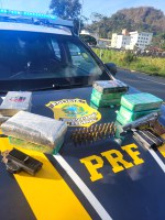 PRF apreende mais de 10 kg de cocaína e arma de fogo em João Neiva