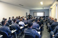 PRF capacita policiais do Batalhão de Trânsito da PM em fiscalização de escapamentos de motocicletas