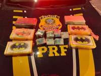 PRF apreende mais de 6 kg de cocaína e mais de R$ 15 mil em fiscalização na BR-101