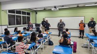 PRF apresenta carreira policial a alunos do Ensino Fundamental e Médio em Feira de Profissões