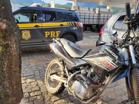 PRF recupera motocicleta clonada às margens da BR-101 em Mimoso do Sul