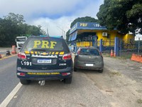 PRF recupera carro roubado durante fiscalização em São Mateus