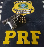 PRF apreende arma de fogo e munições em Linhares