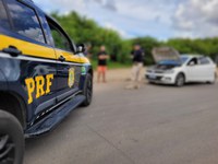 PRF recupera carro roubado na Bahia durante abordagem em Cariacica