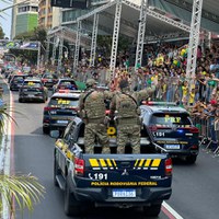 PRF participa do desfile de 7 de Setembro em Vitória e apresenta evolução histórica de suas viaturas