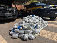 PRF apreende 159 kg de haxixe na BR-101, em Serra