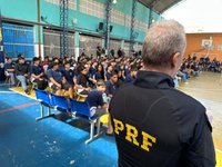 PRF realiza ação educativa em escola de Marechal Floriano e alcança cerca de 400 pessoas
