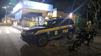 PRF recupera motocicleta roubada após tentativa de fuga na BR-101, em Linhares