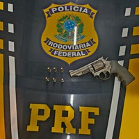 PRF apreende revólver com numeração suprimida em Brejetuba