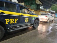 PRF recupera caminhonete furtada durante ação noturna em Serra