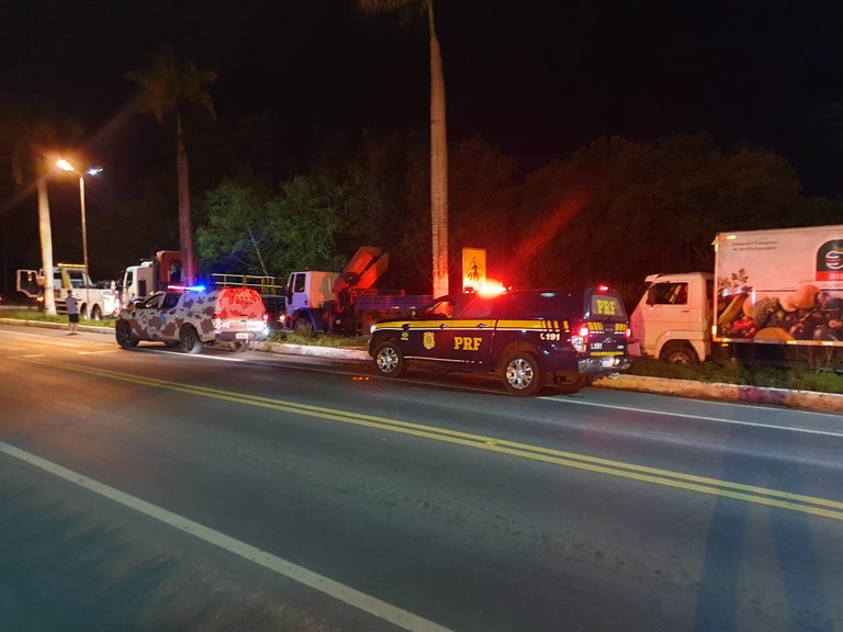 Em ação conjunta PRF e PMBA recuperam dois caminhões furtados no Espirito Santo.