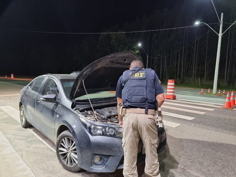 PRF recupera Corolla durante fiscalização na BR 101 em São Mateus/ES