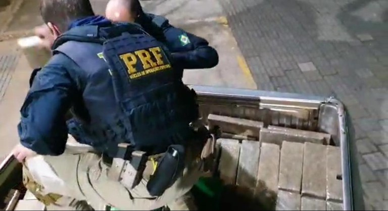 PRF apreende 630 kg de maconha em João Neiva