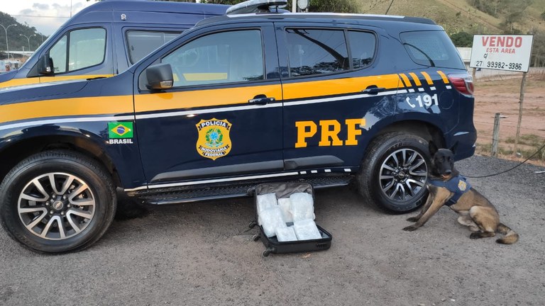 PRF apreende 7 quilos de skunk em Viana (ES)