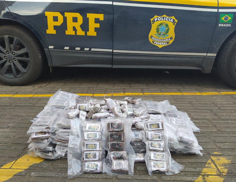 PRF apreende haxixe durante fiscalização na BR 101