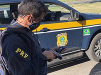 PRF apreende pistola na BR 101 em Serra/ES