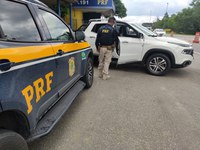 PRF recupera veículo roubado