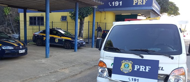 PRF recupera veículo durante fiscalização em Serra (ES)