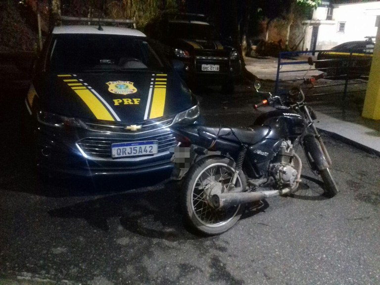 PRF recupera durante o fim de semana, dois veículos e uma bicicleta