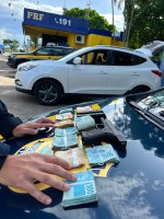 PRF prende homem com arma e grande quantia em dinheiro
