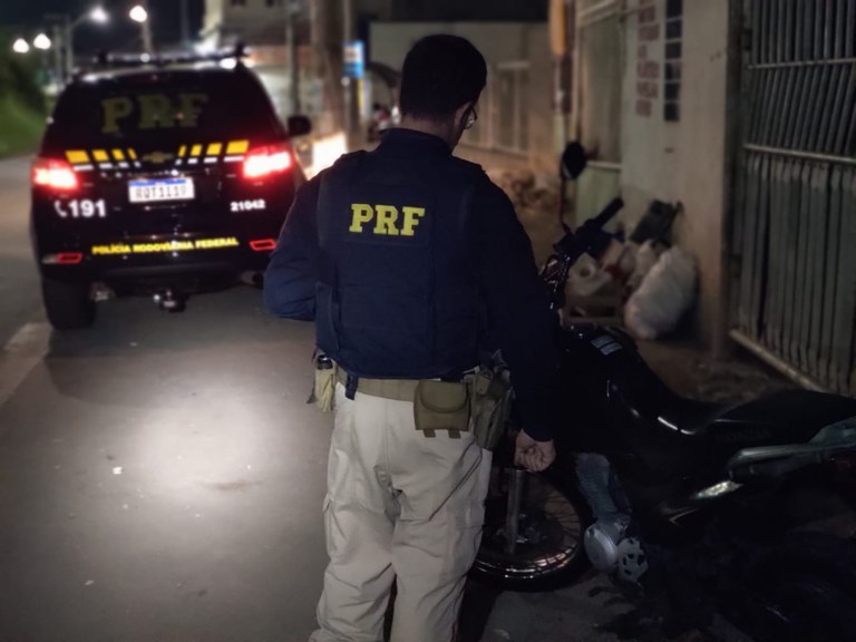 PRF recupera dois veículos durante fiscalizações em  rodovias federais capiaxaba