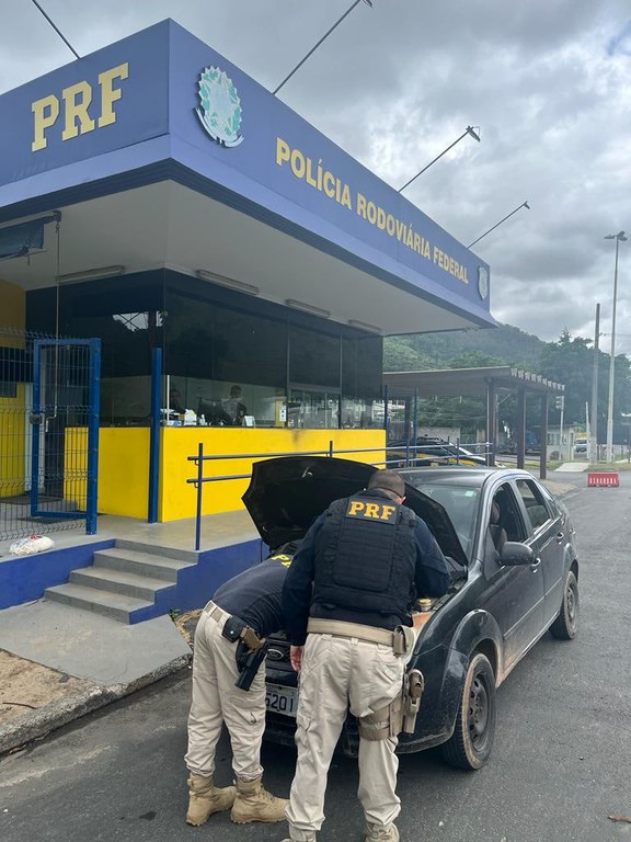 PRF recupera veículo durante fiscalização na BR 101