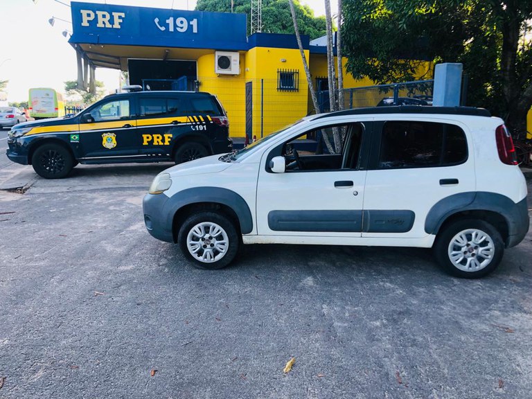 PRF recupera veículo roubado