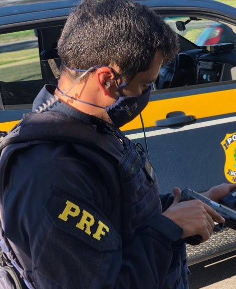 PRF apreende dois simulacros de arma de fogo, durante fiscalização em Serra (ES)