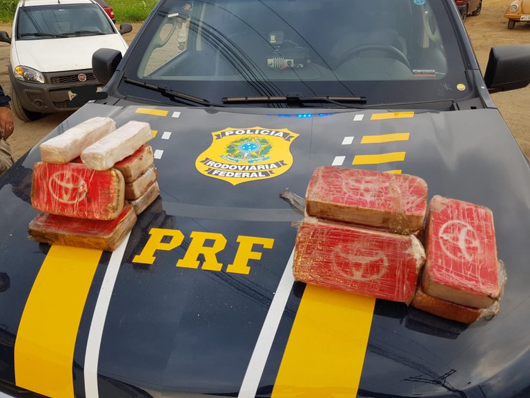 PRF apreende 12 quilos de pasta base de cocaína
