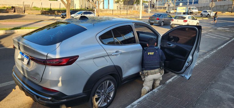 PRF recupera 3 veículos