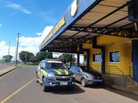 PRF em Morrinhos(GO) recupera carro furtado de locadora  de veículos.