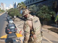 PRF apreende caminhão com 60 mil maços de cigarros contrabandeados