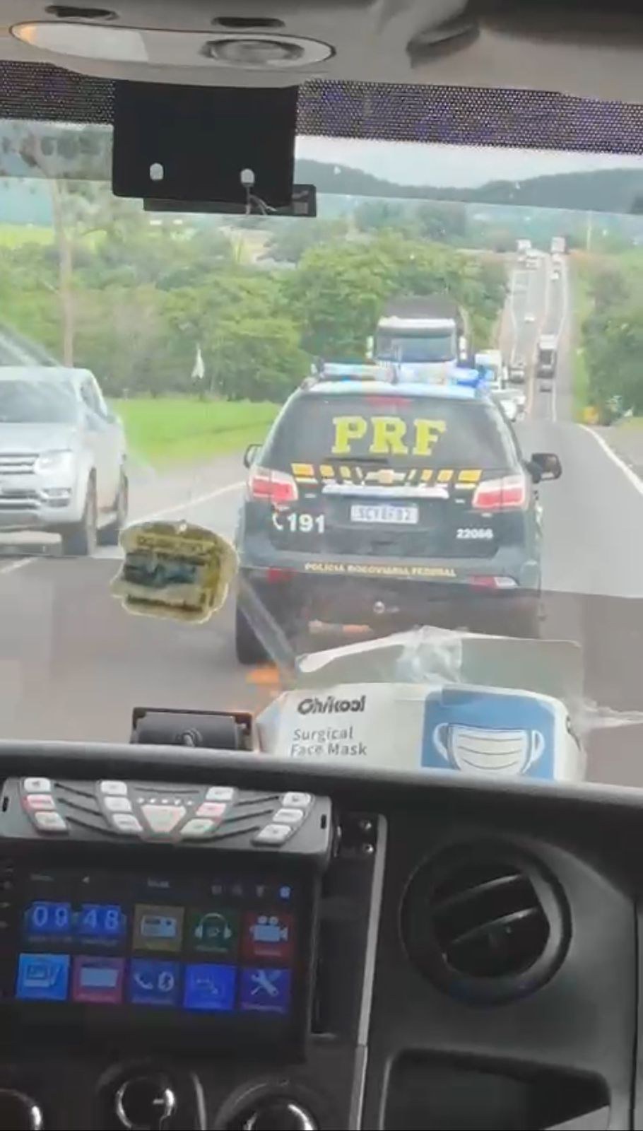 Ambulância SAMU e Viatura da PRF