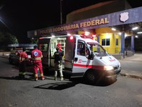 PRF acolhe condutor com confusão mental na BR-153, em Itumbiara (GO)