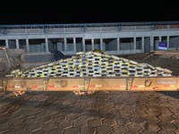 PRF apreende 100 kg de cocaína ocultos na estrutura de carreta em Nova Crixás