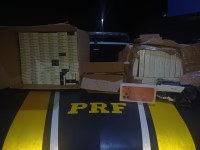 PRF prende foragido da justiça transportando medicamentos e celulares irregulares em Anápolis