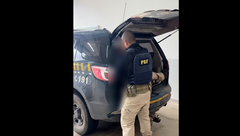 PRF detém homem por importunação sexual contra mulher em ônibus coletivo na BR-060