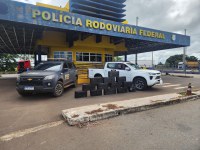 PRF apreende 320 kg de maconha após fuga na BR-153, em Morrinhos