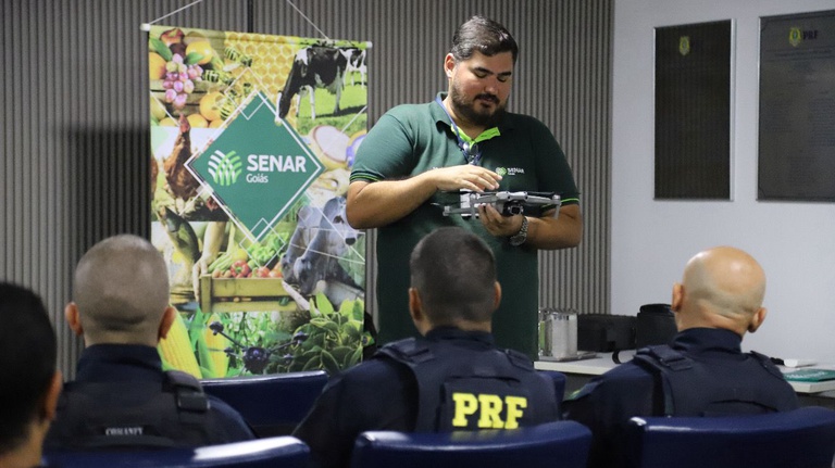 Policiais rodoviários federais passam por treinamento de drones em Goiás