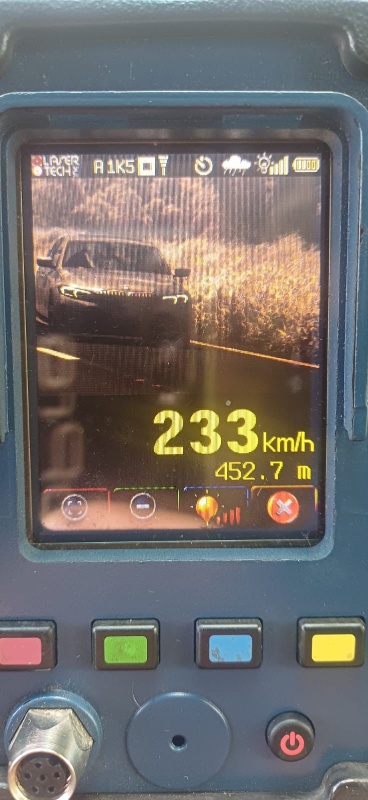 Veículo a 233 Km/h