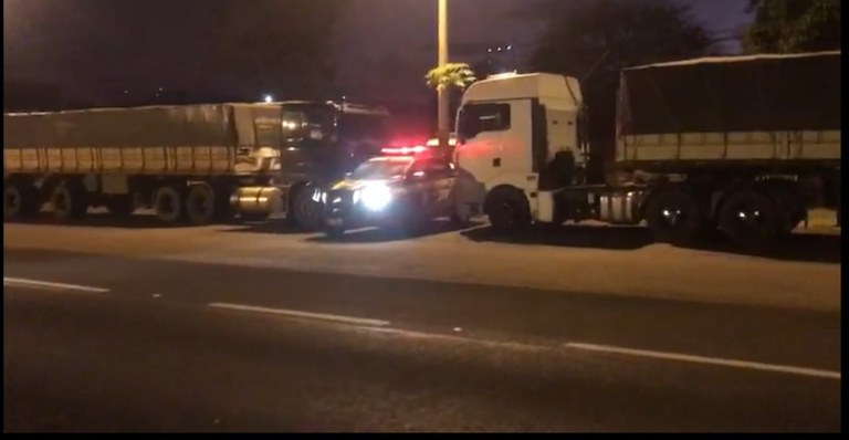 Em 24h, PRF apreende duas carretas com quase 60 m³ de madeira irregular no sudoeste goiano